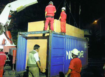  	开顶柜发货现场